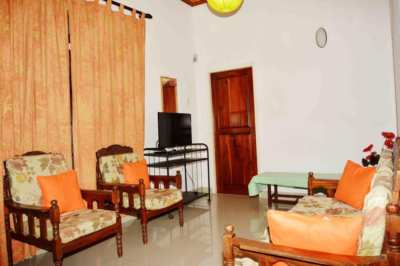 Sampathaa Residence Negombo Esterno foto